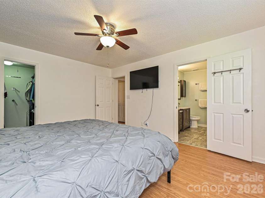 13518 Krislyn Woods Place, Charlotte, NC 28278.  MLS# CAR4402936, YatesRealty ID 38050. 