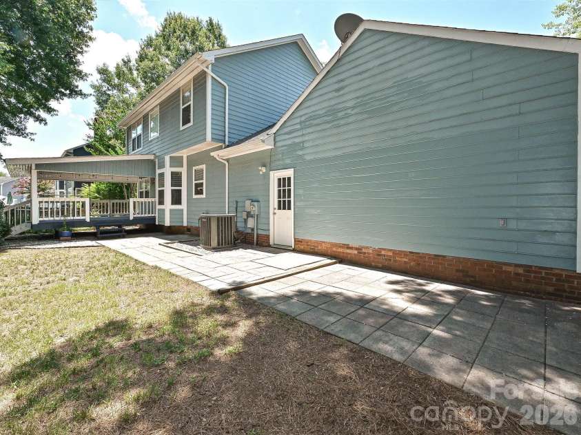 13518 Krislyn Woods Place, Charlotte, NC 28278.  MLS# CAR4402936, YatesRealty ID 38050. 