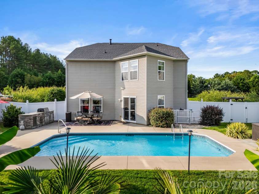 191 Old Carriage Road, Clover, SC 29710.  MLS# CAR4402254, YatesRealty ID 38051. Professional Landscape