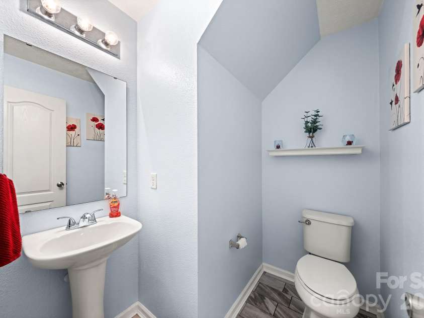 191 Old Carriage Road, Clover, SC 29710.  MLS# CAR4402254, YatesRealty ID 38051. Updated half bath Down