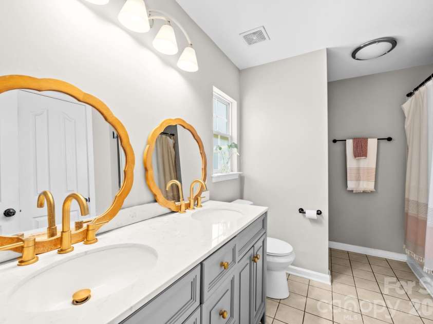 5550 Mt Mansfield Road, Charlotte, NC 28278.  MLS# CAR4403284, YatesRealty ID 38052. 