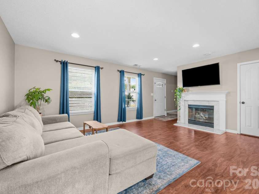 5550 Mt Mansfield Road, Charlotte, NC 28278.  MLS# CAR4403284, YatesRealty ID 38052. 