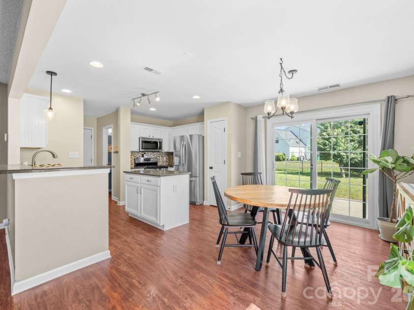 5550 Mt Mansfield Road, Charlotte, NC 28278.  MLS# CAR4403284, YatesRealty ID 38052. 