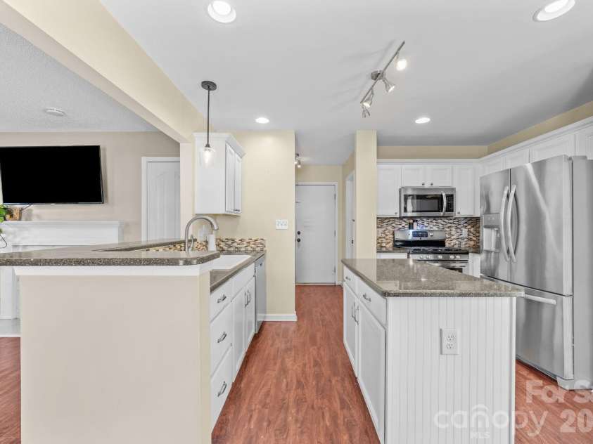 5550 Mt Mansfield Road, Charlotte, NC 28278.  MLS# CAR4403284, YatesRealty ID 38052. 