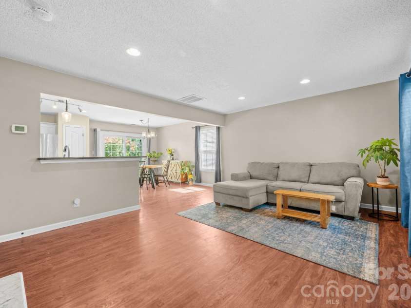 5550 Mt Mansfield Road, Charlotte, NC 28278.  MLS# CAR4403284, YatesRealty ID 38052. 