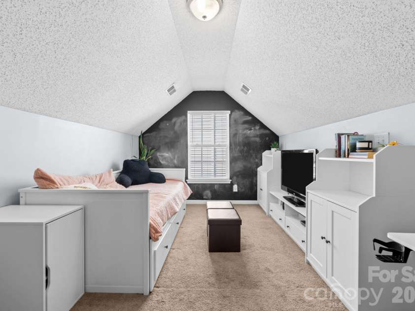 5550 Mt Mansfield Road, Charlotte, NC 28278.  MLS# CAR4403284, YatesRealty ID 38052. 