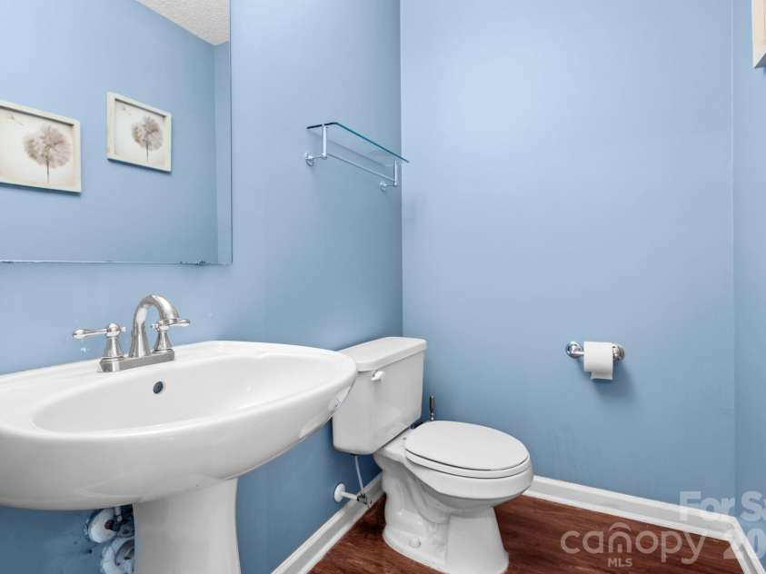 5550 Mt Mansfield Road, Charlotte, NC 28278.  MLS# CAR4403284, YatesRealty ID 38052. 