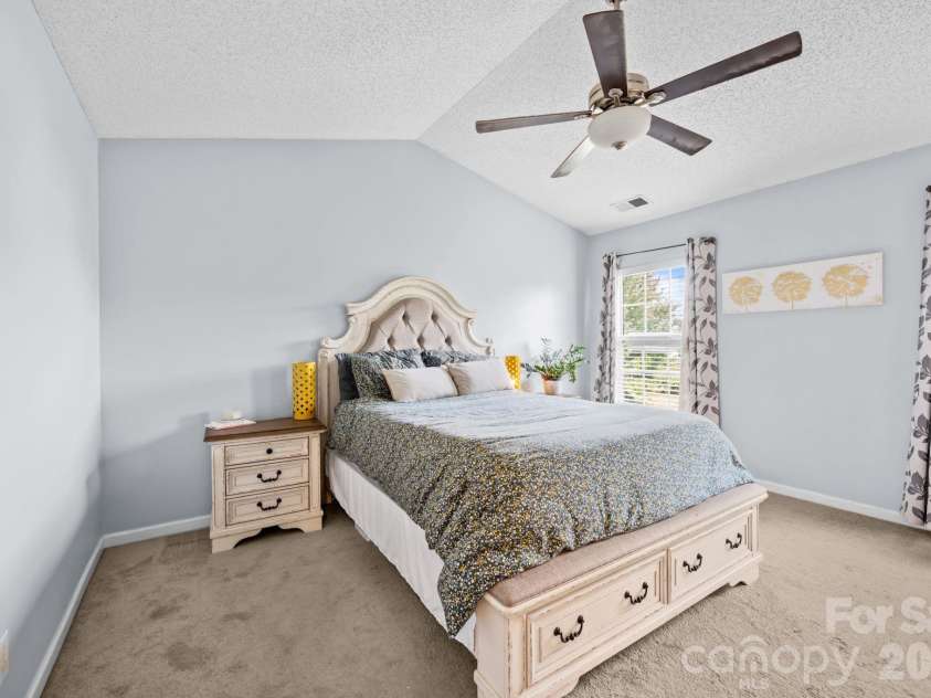 5550 Mt Mansfield Road, Charlotte, NC 28278.  MLS# CAR4403284, YatesRealty ID 38052. 