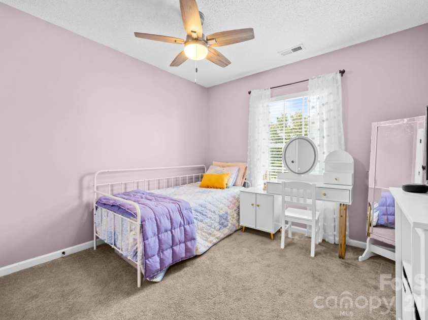5550 Mt Mansfield Road, Charlotte, NC 28278.  MLS# CAR4403284, YatesRealty ID 38052. 