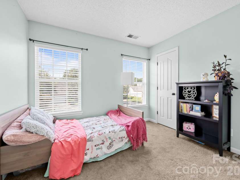 5550 Mt Mansfield Road, Charlotte, NC 28278.  MLS# CAR4403284, YatesRealty ID 38052. 