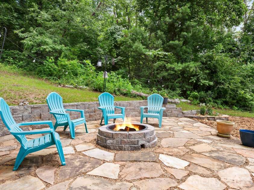 333 Herron Point Lane, Weaverville, NC 28787.  MLS# CAR4402133, YatesRealty ID 38053. 