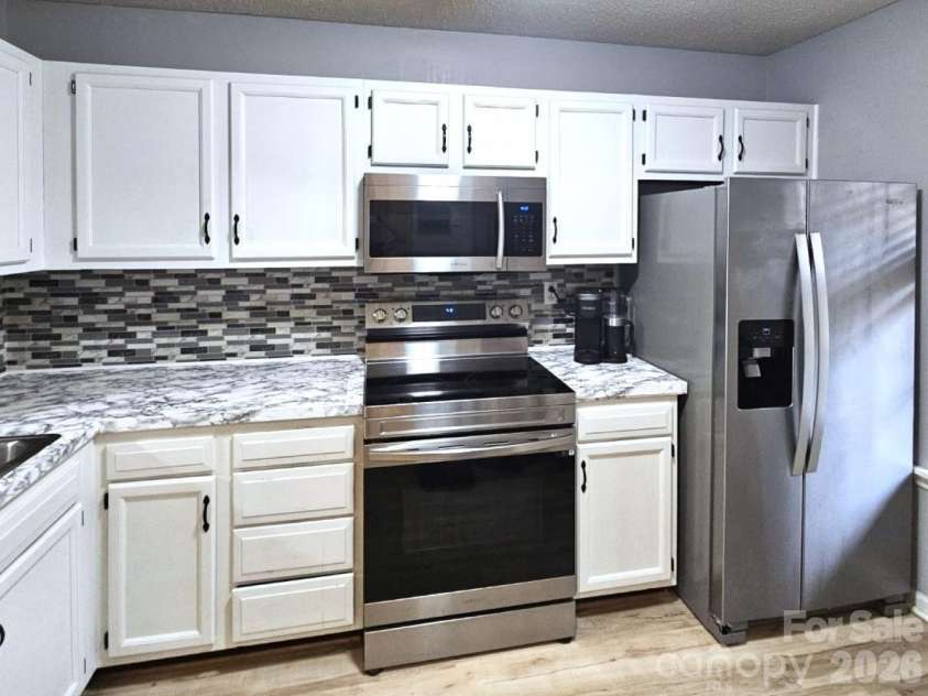 8291 Golf Ridge Drive, Charlotte, NC 28277.  MLS# CAR4403664, YatesRealty ID 38054. 