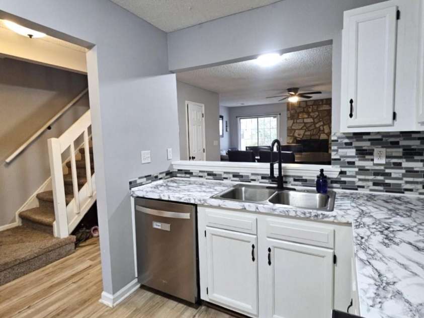 8291 Golf Ridge Drive, Charlotte, NC 28277.  MLS# CAR4403664, YatesRealty ID 38054. 