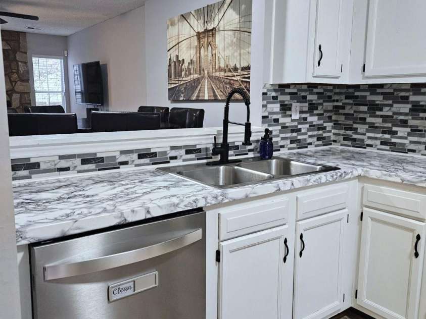 8291 Golf Ridge Drive, Charlotte, NC 28277.  MLS# CAR4403664, YatesRealty ID 38054. 