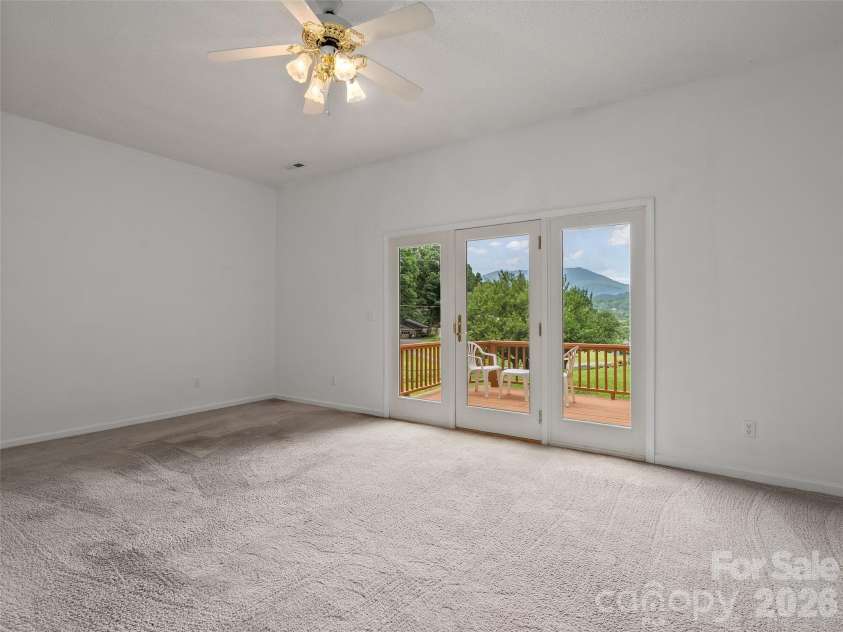 415 Knollwood Drive, Waynesville, NC 28786.  MLS# CAR4403699, YatesRealty ID 38055. 