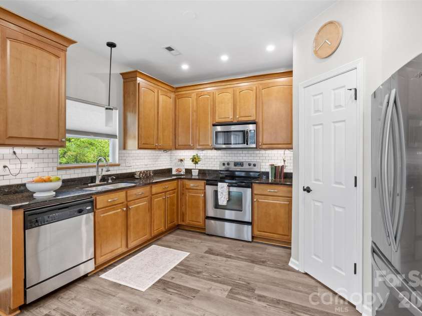 416 Garden Grove Road, Fort Mill, SC 29708.  MLS# CAR4388244, YatesRealty ID 38057. Kitchen
