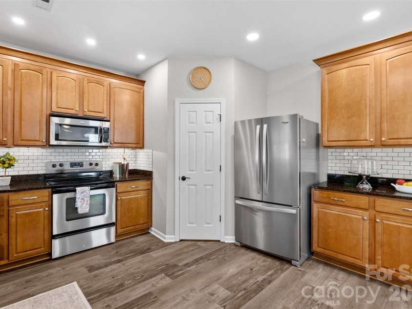 416 Garden Grove Road, Fort Mill, SC 29708.  MLS# CAR4388244, YatesRealty ID 38057. Kitchen