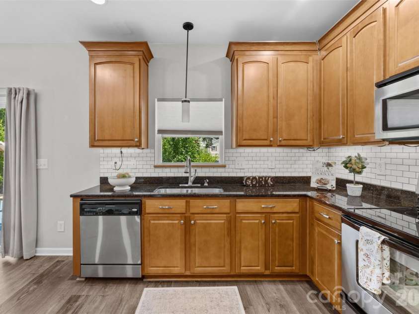 416 Garden Grove Road, Fort Mill, SC 29708.  MLS# CAR4388244, YatesRealty ID 38057. Kitchen