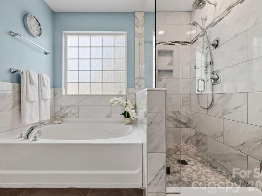 416 Garden Grove Road, Fort Mill, SC 29708.  MLS# CAR4388244, YatesRealty ID 38057. Primary ensuite