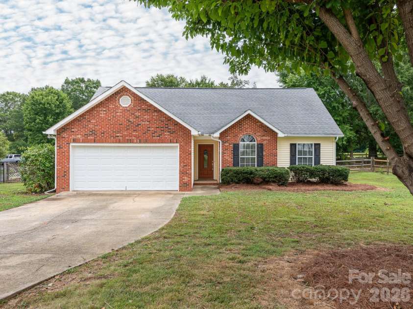1037 Ridgefield Circle, Indian Trail, NC 28079.  MLS# CAR4403811, YatesRealty ID 38059. 