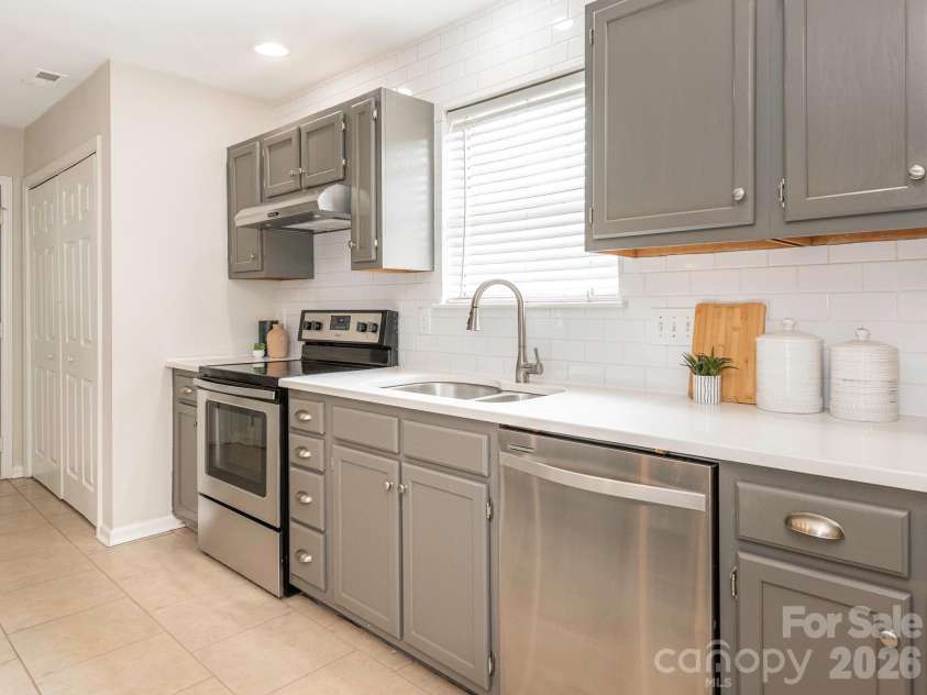 1037 Ridgefield Circle, Indian Trail, NC 28079.  MLS# CAR4403811, YatesRealty ID 38059. 