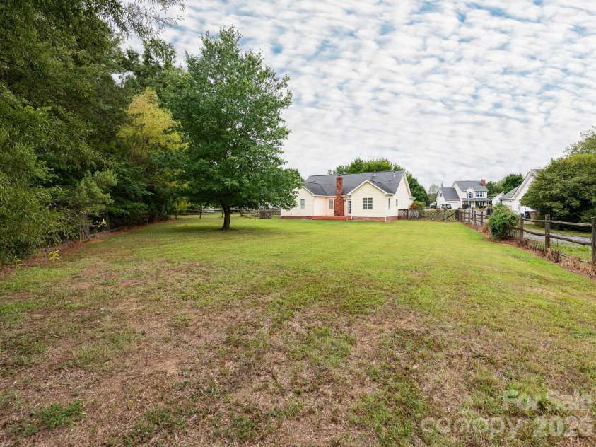 1037 Ridgefield Circle, Indian Trail, NC 28079.  MLS# CAR4403811, YatesRealty ID 38059. 