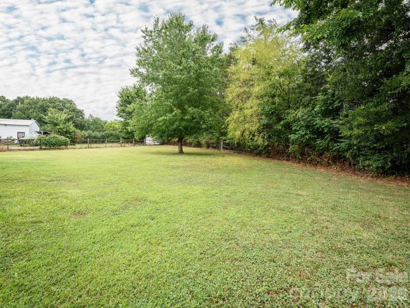 1037 Ridgefield Circle, Indian Trail, NC 28079.  MLS# CAR4403811, YatesRealty ID 38059. 