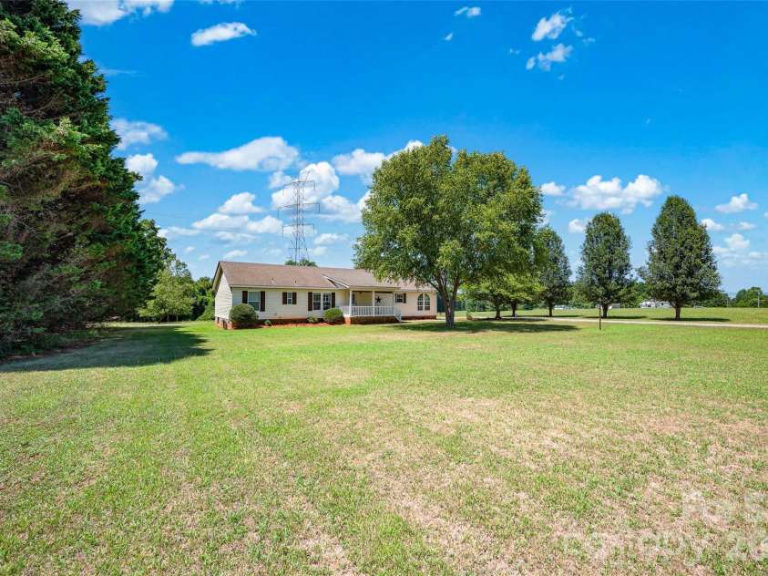 766 Midway Road, Statesville, NC 28625.  MLS# CAR4403324, YatesRealty ID 38061. 