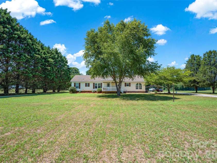 766 Midway Road, Statesville, NC 28625.  MLS# CAR4403324, YatesRealty ID 38061. 