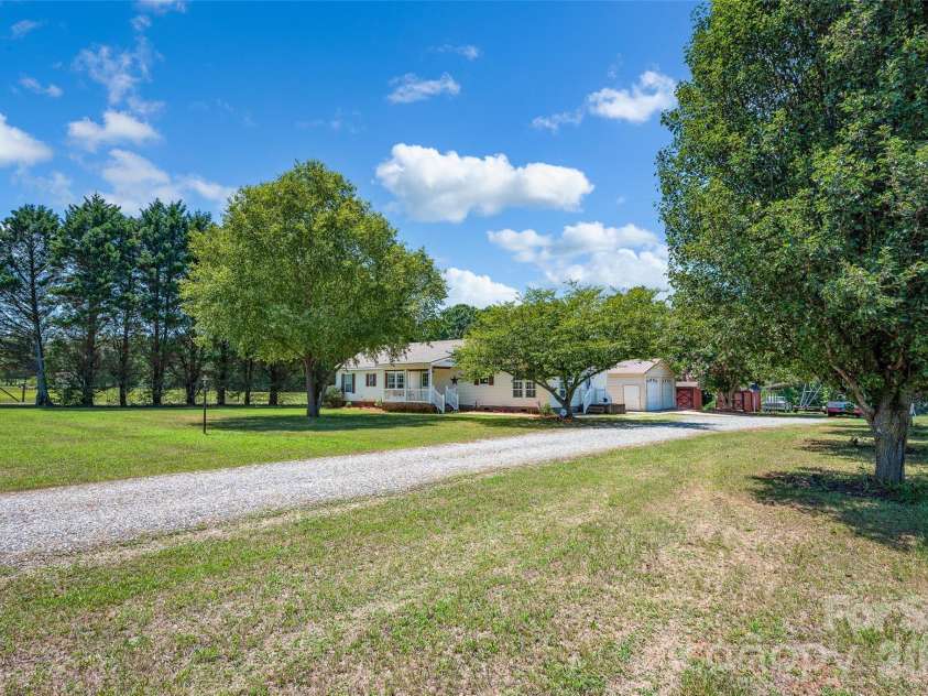 766 Midway Road, Statesville, NC 28625.  MLS# CAR4403324, YatesRealty ID 38061. 