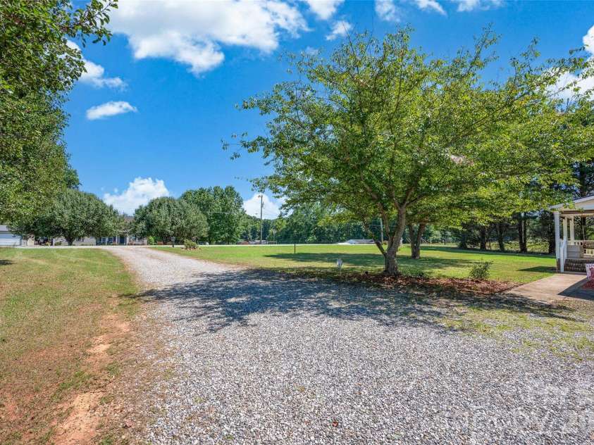 766 Midway Road, Statesville, NC 28625.  MLS# CAR4403324, YatesRealty ID 38061. 
