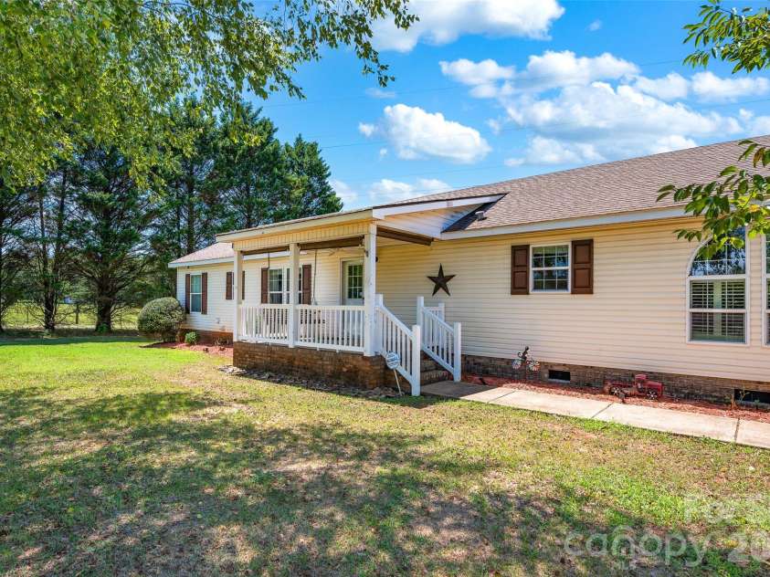 766 Midway Road, Statesville, NC 28625.  MLS# CAR4403324, YatesRealty ID 38061. 