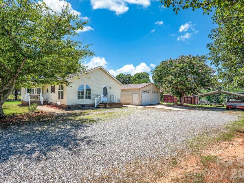 766 Midway Road, Statesville, NC 28625.  MLS# CAR4403324, YatesRealty ID 38061. 