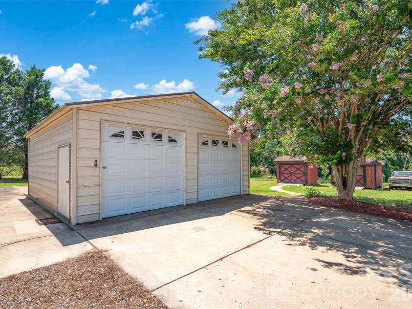766 Midway Road, Statesville, NC 28625.  MLS# CAR4403324, YatesRealty ID 38061. 