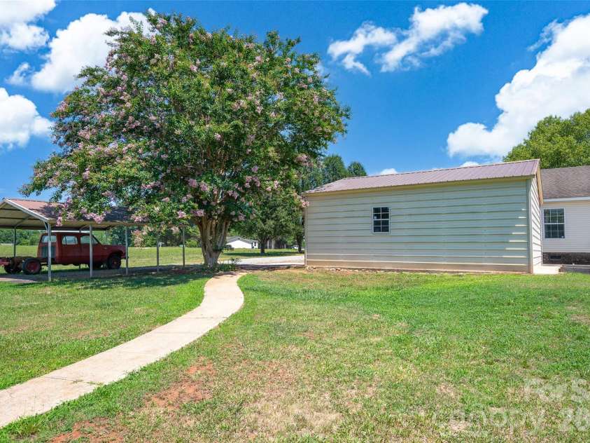 766 Midway Road, Statesville, NC 28625.  MLS# CAR4403324, YatesRealty ID 38061. 