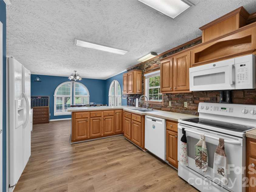 766 Midway Road, Statesville, NC 28625.  MLS# CAR4403324, YatesRealty ID 38061. 
