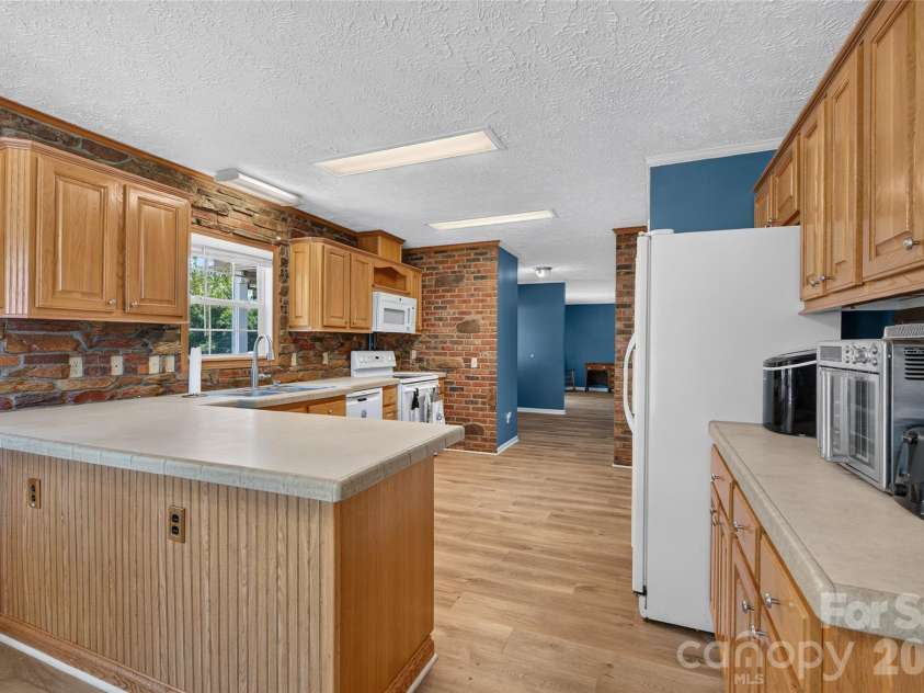766 Midway Road, Statesville, NC 28625.  MLS# CAR4403324, YatesRealty ID 38061. 