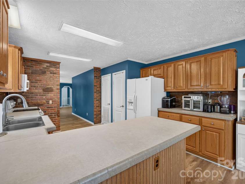 766 Midway Road, Statesville, NC 28625.  MLS# CAR4403324, YatesRealty ID 38061. 