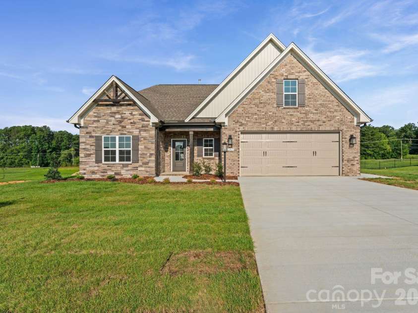 257 Sandpiper Drive, Lexington, NC 27295.  MLS# CAR4405452, YatesRealty ID 38063. 