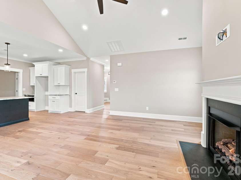 257 Sandpiper Drive, Lexington, NC 27295.  MLS# CAR4405452, YatesRealty ID 38063. 