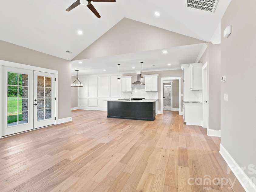 257 Sandpiper Drive, Lexington, NC 27295.  MLS# CAR4405452, YatesRealty ID 38063. 