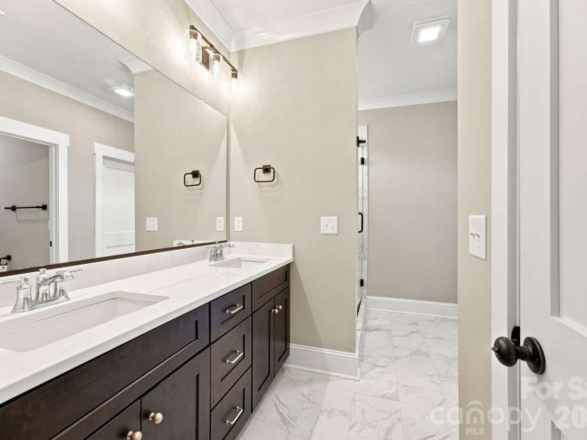 257 Sandpiper Drive, Lexington, NC 27295.  MLS# CAR4405452, YatesRealty ID 38063. 