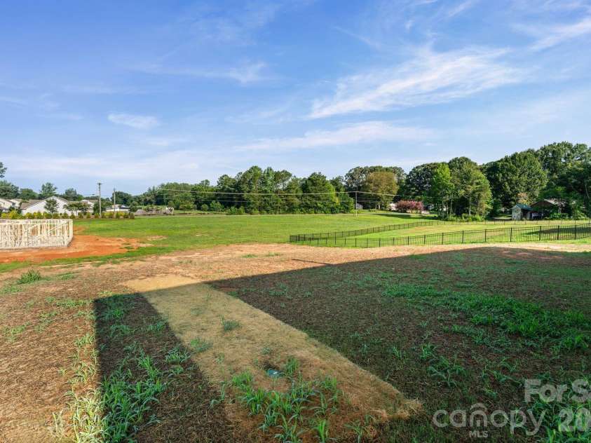 257 Sandpiper Drive, Lexington, NC 27295.  MLS# CAR4405452, YatesRealty ID 38063. 