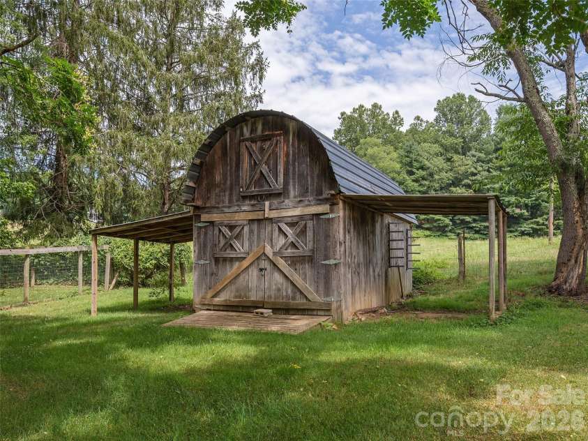 340 Mauney Cove, Waynesville, NC 28786.  MLS# CAR4401250, YatesRealty ID 38064. Barn great for storage or a hobby space.