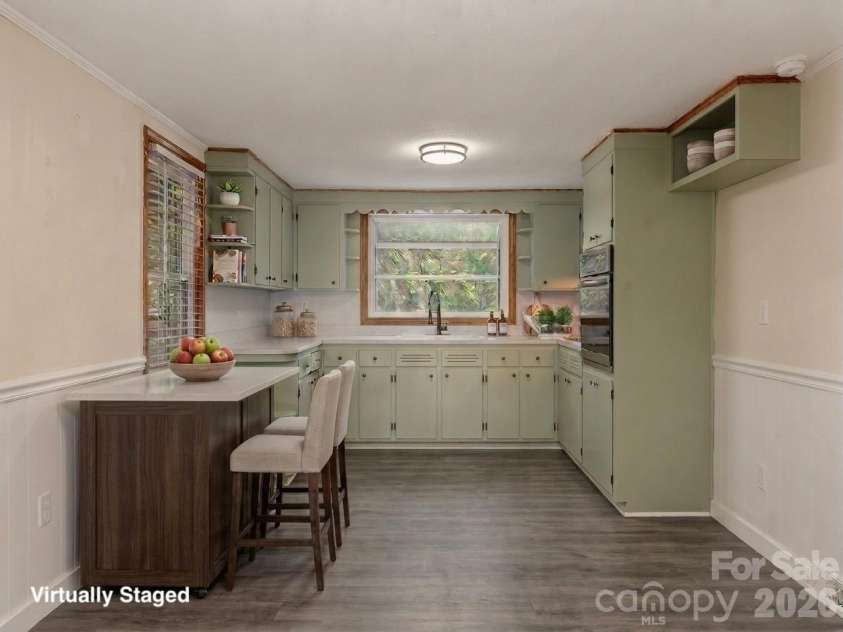 340 Mauney Cove, Waynesville, NC 28786.  MLS# CAR4401250, YatesRealty ID 38064. Eat in kitchen