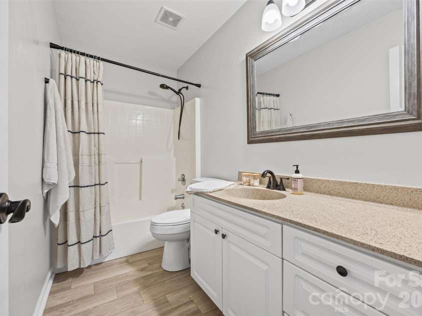 11143 Dundarrach Lane, Charlotte, NC 28277.  MLS# CAR4402860, YatesRealty ID 38066. 