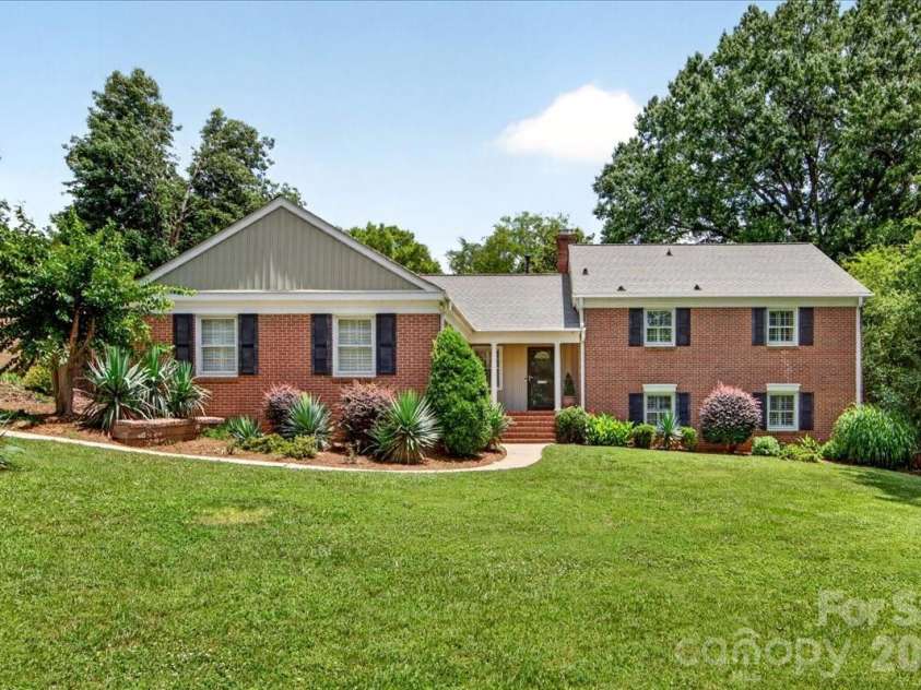 3519 Mill Pond Road, Charlotte, NC 28226.  MLS# CAR4396973, YatesRealty ID 38067. 