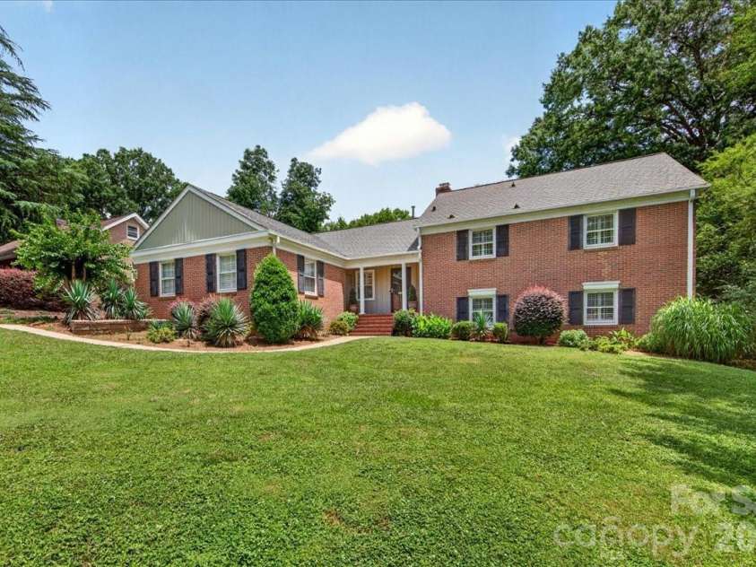 3519 Mill Pond Road, Charlotte, NC 28226.  MLS# CAR4396973, YatesRealty ID 38067. 