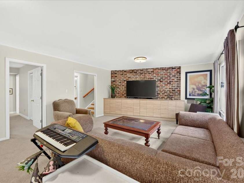 3519 Mill Pond Road, Charlotte, NC 28226.  MLS# CAR4396973, YatesRealty ID 38067. 