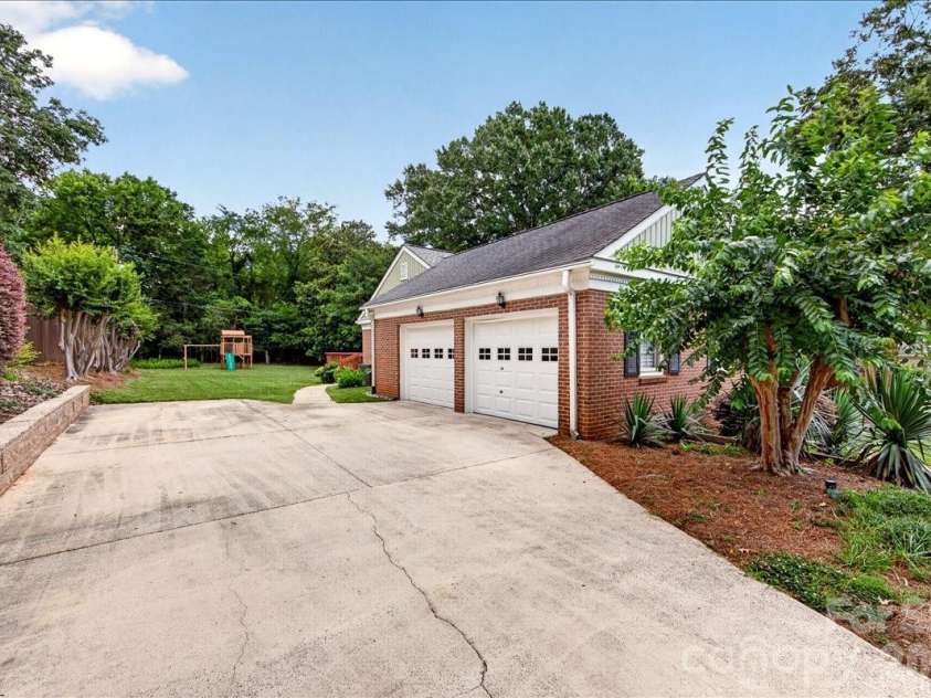 3519 Mill Pond Road, Charlotte, NC 28226.  MLS# CAR4396973, YatesRealty ID 38067. 